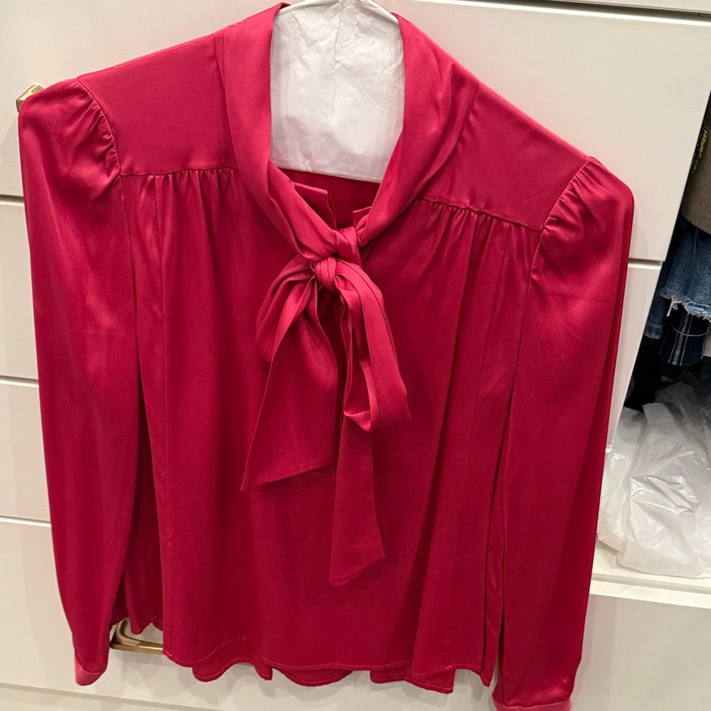 Diane von Furstenverg silk Women's pink Tie-Neck Blouse.